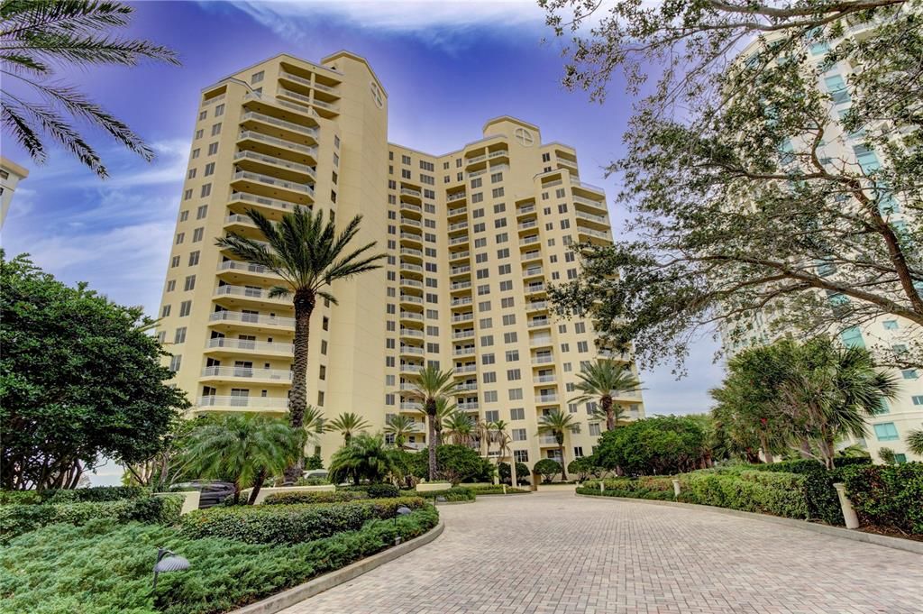 For Rent: $4,950 (2 beds, 2 baths, 1620 Square Feet)