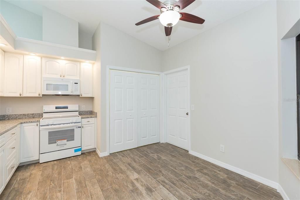 В аренду: $1,800 (2 спален, 2 ванн, 1496 Квадратных фут)