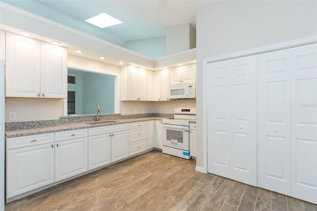 В аренду: $1,800 (2 спален, 2 ванн, 1496 Квадратных фут)