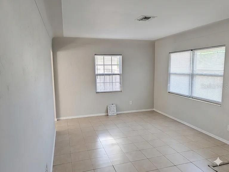 For Rent: $1,999 (2 beds, 1 baths, 840 Square Feet)