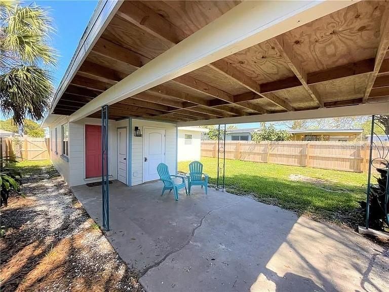 For Rent: $1,999 (2 beds, 1 baths, 840 Square Feet)