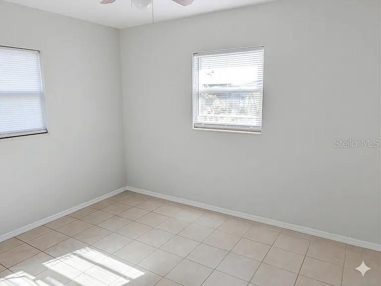 For Rent: $1,999 (2 beds, 1 baths, 840 Square Feet)