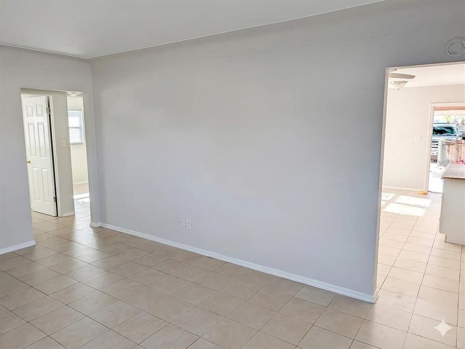 For Rent: $1,999 (2 beds, 1 baths, 840 Square Feet)