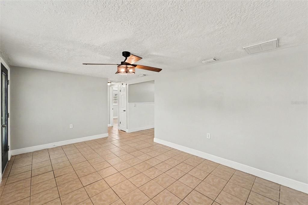 En Venta: $239,900 (3 camas, 2 baños, 1028 Pies cuadrados)