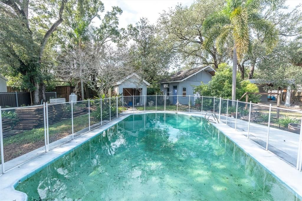 На продажу: $499,900 (0.33 acres)