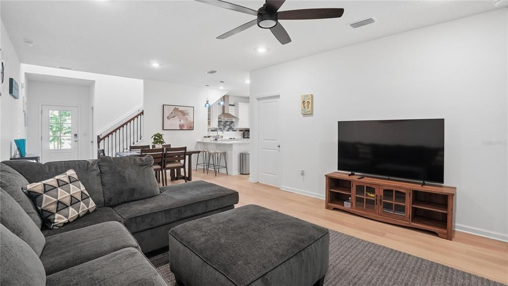 For Sale: $389,500 (3 beds, 2 baths, 1853 Square Feet)
