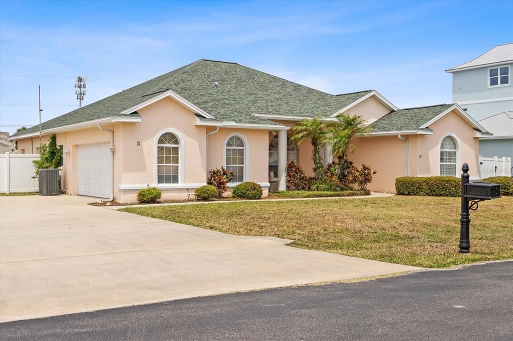 For Sale: $599,000 (3 beds, 2 baths, 2096 Square Feet)