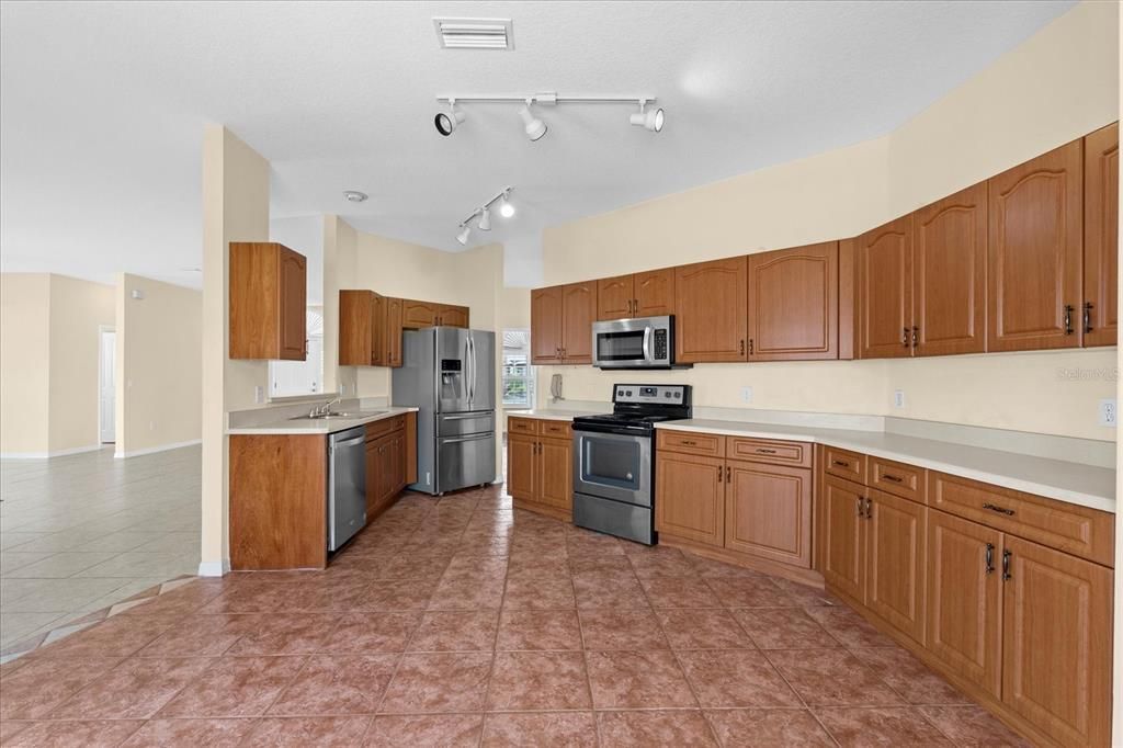 For Sale: $599,000 (3 beds, 2 baths, 2096 Square Feet)