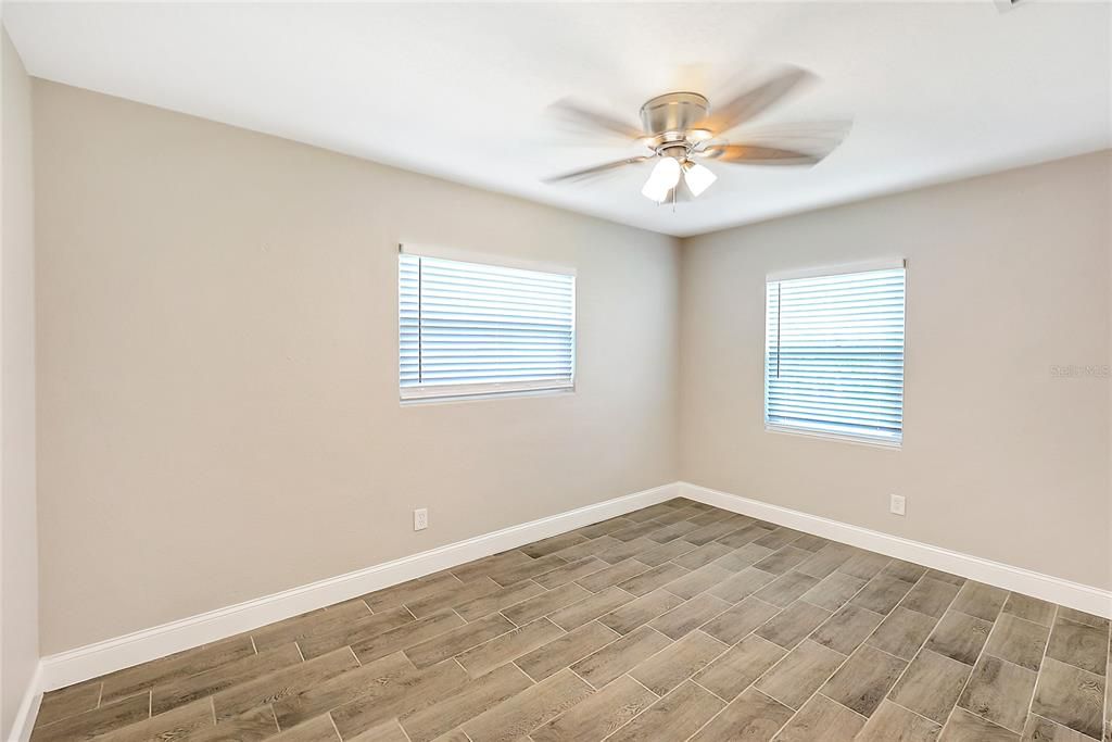 For Sale: $350,000 (4 beds, 1 baths, 1327 Square Feet)