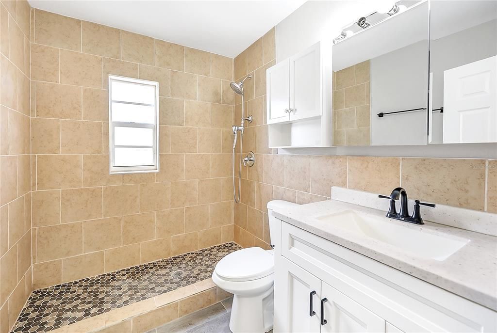 For Sale: $350,000 (4 beds, 1 baths, 1327 Square Feet)