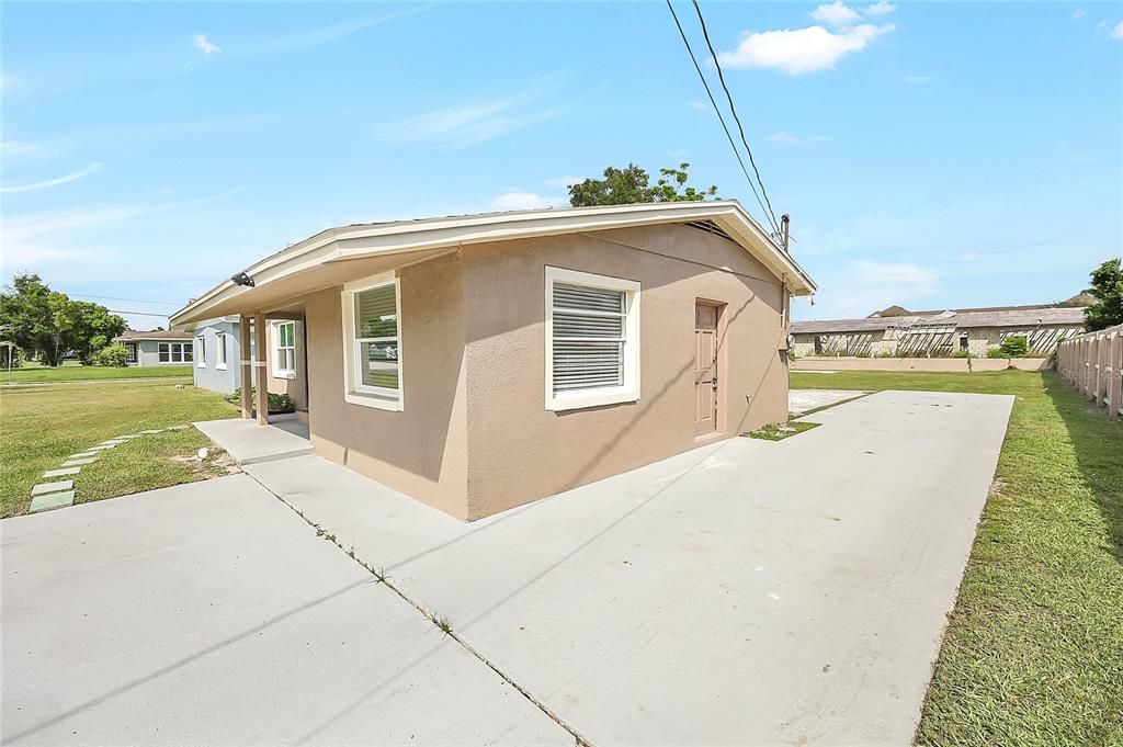 For Sale: $350,000 (4 beds, 1 baths, 1327 Square Feet)