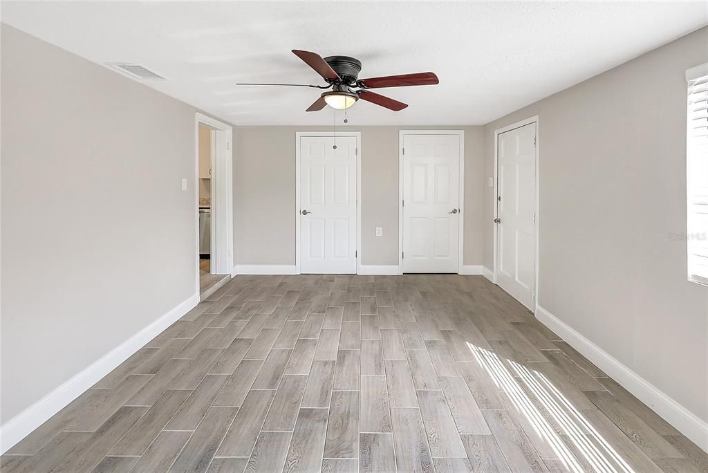 For Sale: $350,000 (4 beds, 1 baths, 1327 Square Feet)