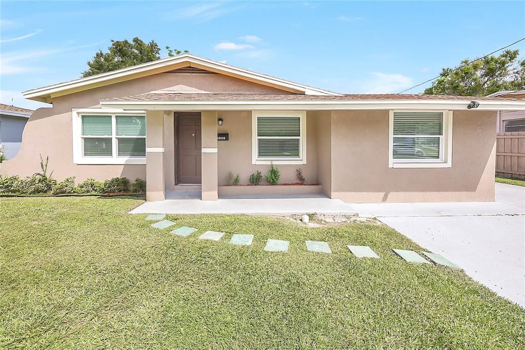 For Sale: $350,000 (4 beds, 1 baths, 1327 Square Feet)