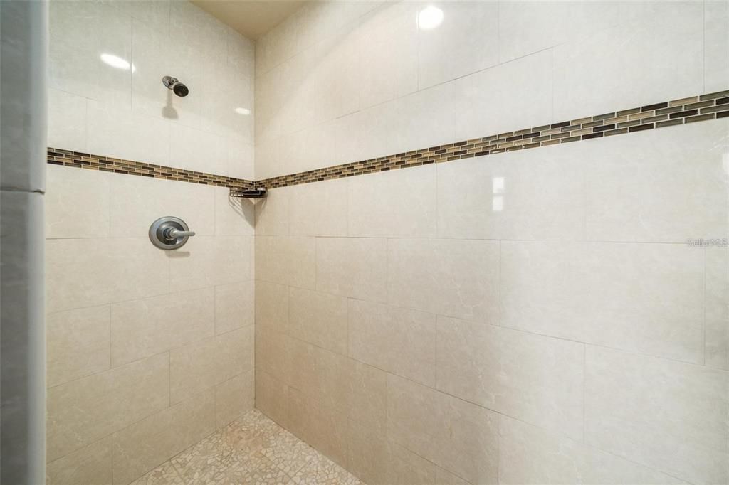 На продажу: $335,000 (3 спален, 2 ванн, 2011 Квадратных фут)