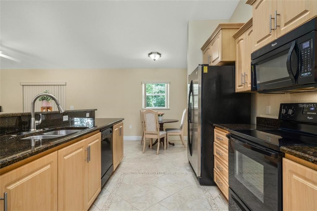 На продажу: $335,000 (3 спален, 2 ванн, 2011 Квадратных фут)