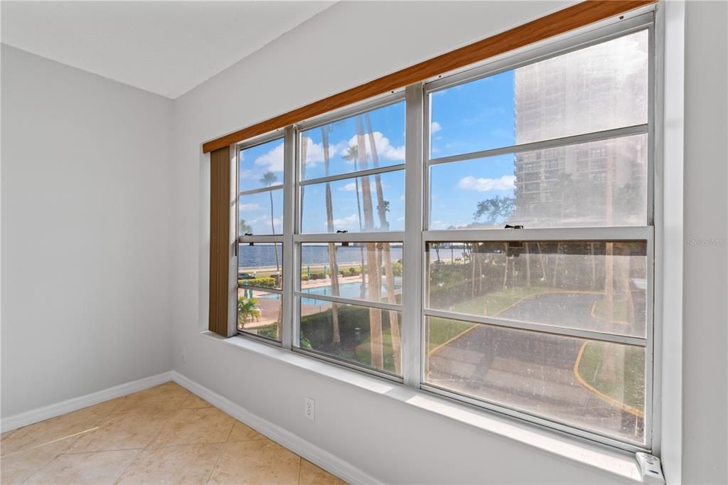 For Sale: $324,900 (1 beds, 1 baths, 840 Square Feet)