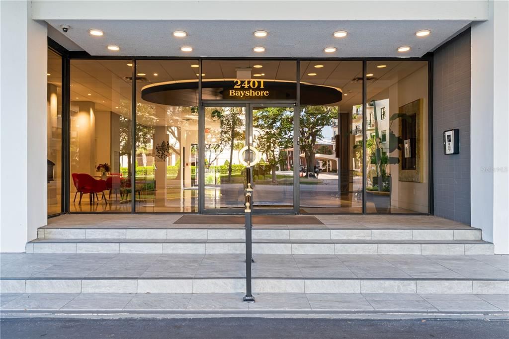 For Sale: $324,900 (1 beds, 1 baths, 840 Square Feet)