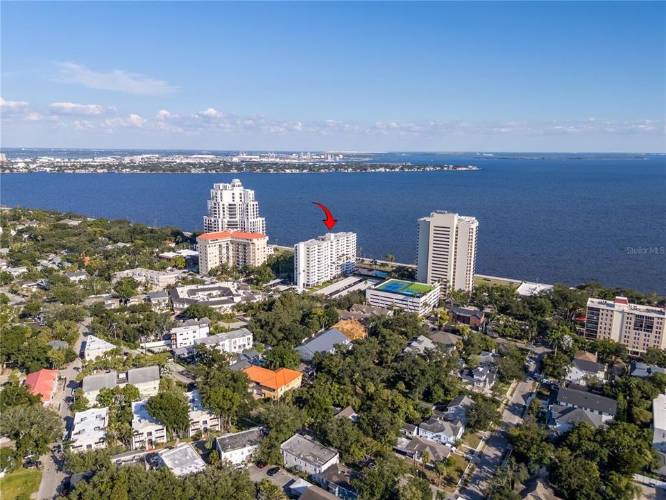 For Sale: $324,900 (1 beds, 1 baths, 840 Square Feet)