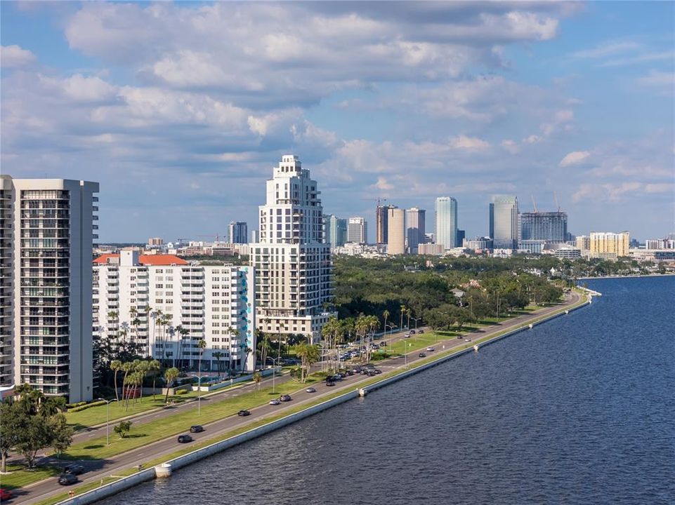 For Sale: $324,900 (1 beds, 1 baths, 840 Square Feet)