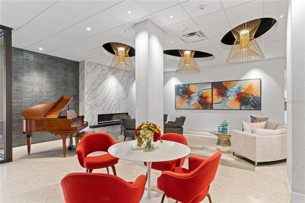 For Sale: $324,900 (1 beds, 1 baths, 840 Square Feet)