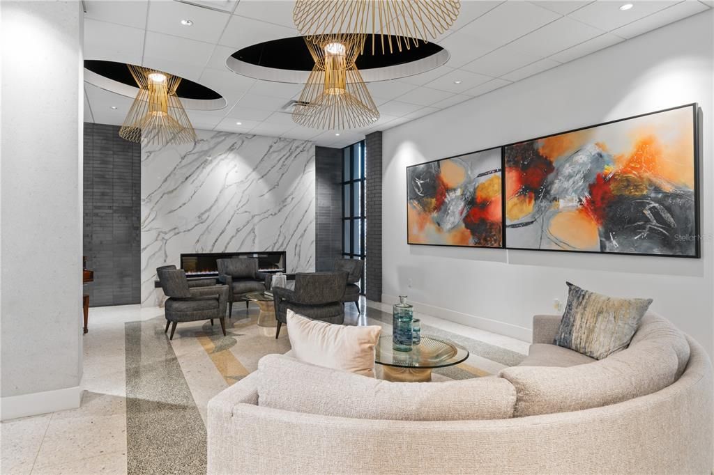 For Sale: $324,900 (1 beds, 1 baths, 840 Square Feet)