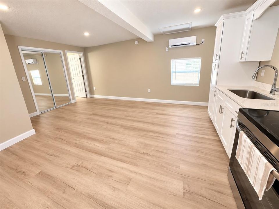 For Sale: $195,000 (2 beds, 2 baths, 368 Square Feet)