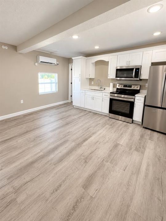 For Sale: $195,000 (2 beds, 2 baths, 368 Square Feet)