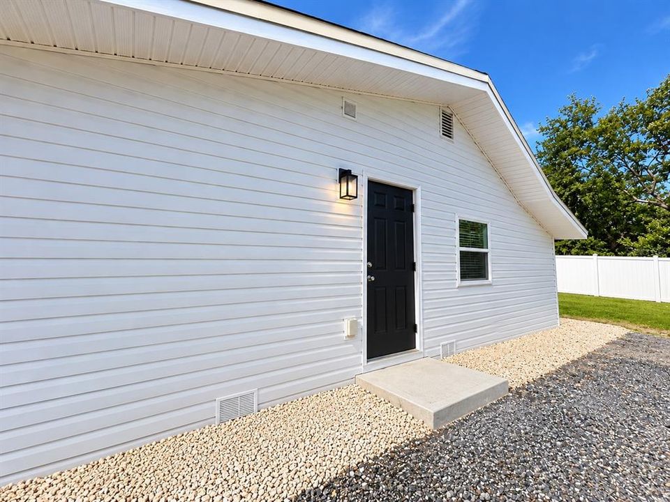 For Sale: $195,000 (2 beds, 2 baths, 368 Square Feet)