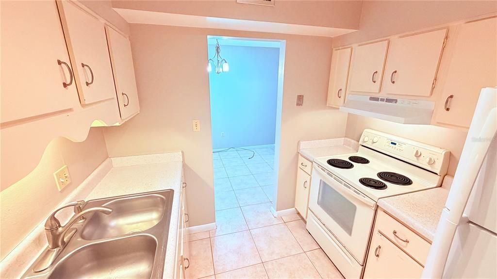 For Rent: $1,099 (1 beds, 1 baths, 645 Square Feet)