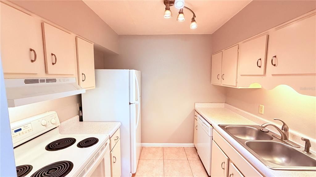 For Rent: $1,099 (1 beds, 1 baths, 645 Square Feet)