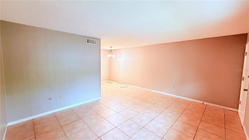For Rent: $1,099 (1 beds, 1 baths, 645 Square Feet)