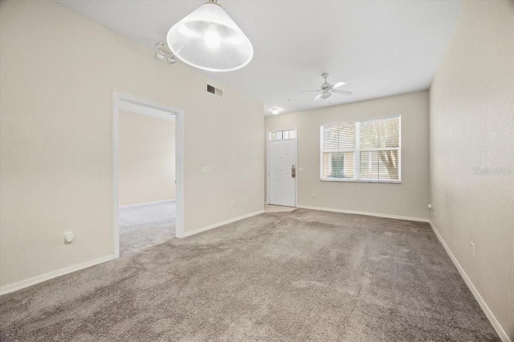 For Rent: $1,599 (3 beds, 2 baths, 1296 Square Feet)