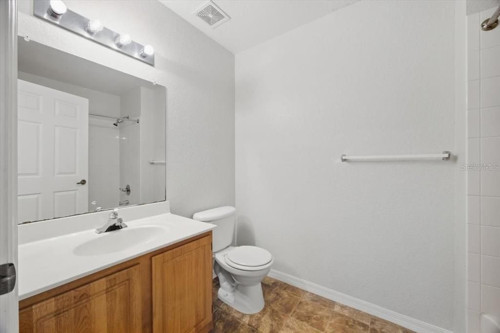 For Rent: $1,599 (3 beds, 2 baths, 1296 Square Feet)