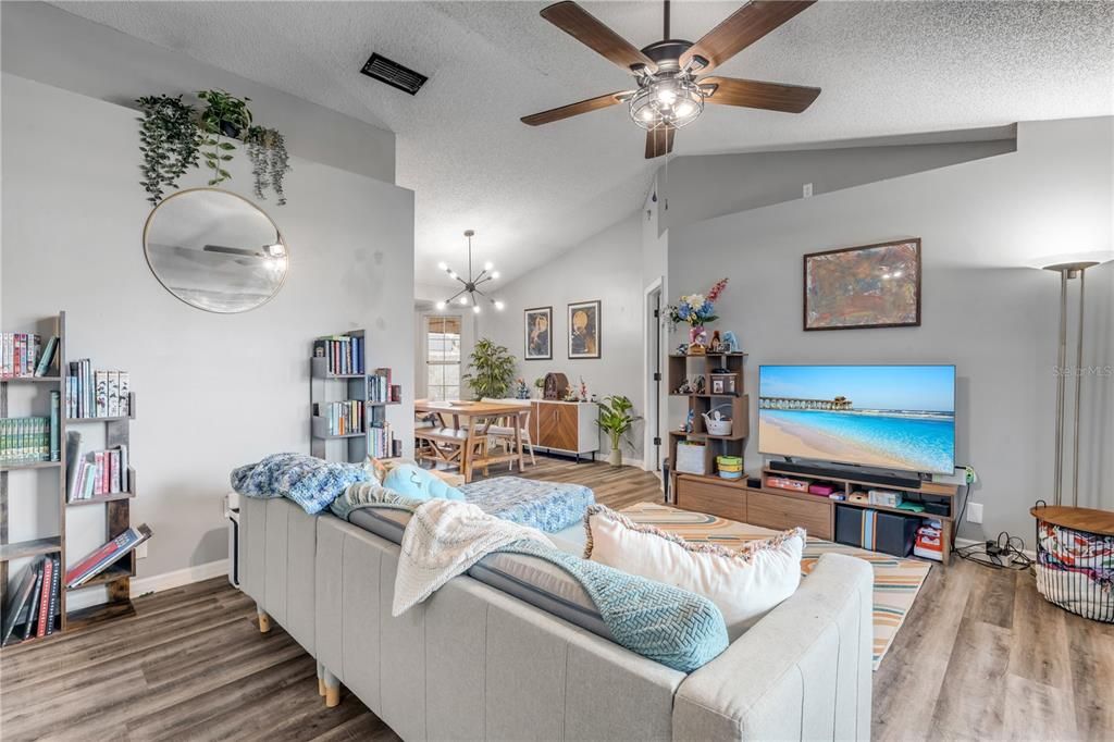 En Venta: $350,000 (3 camas, 2 baños, 1613 Pies cuadrados)