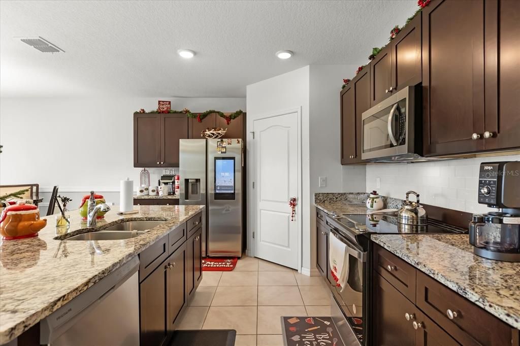 For Sale: $394,900 (4 beds, 2 baths, 1865 Square Feet)