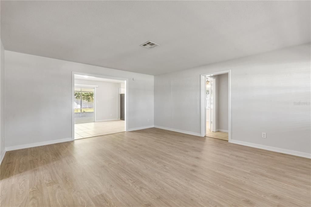 En Venta: $299,900 (2 camas, 2 baños, 1352 Pies cuadrados)
