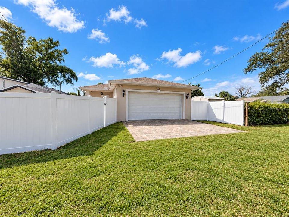 For Sale: $469,900 (3 beds, 2 baths, 1800 Square Feet)