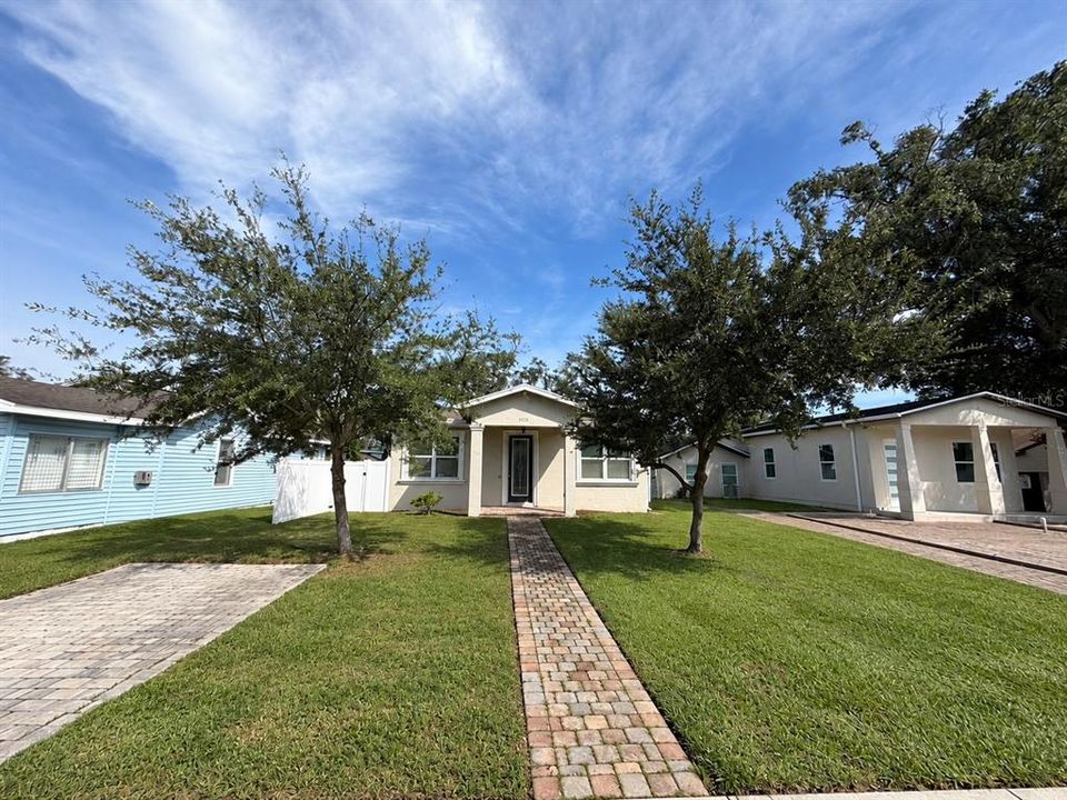 For Sale: $469,900 (3 beds, 2 baths, 1800 Square Feet)