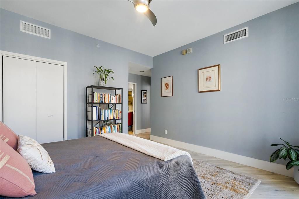 For Rent: $5,795 (1 beds, 1 baths, 1225 Square Feet)