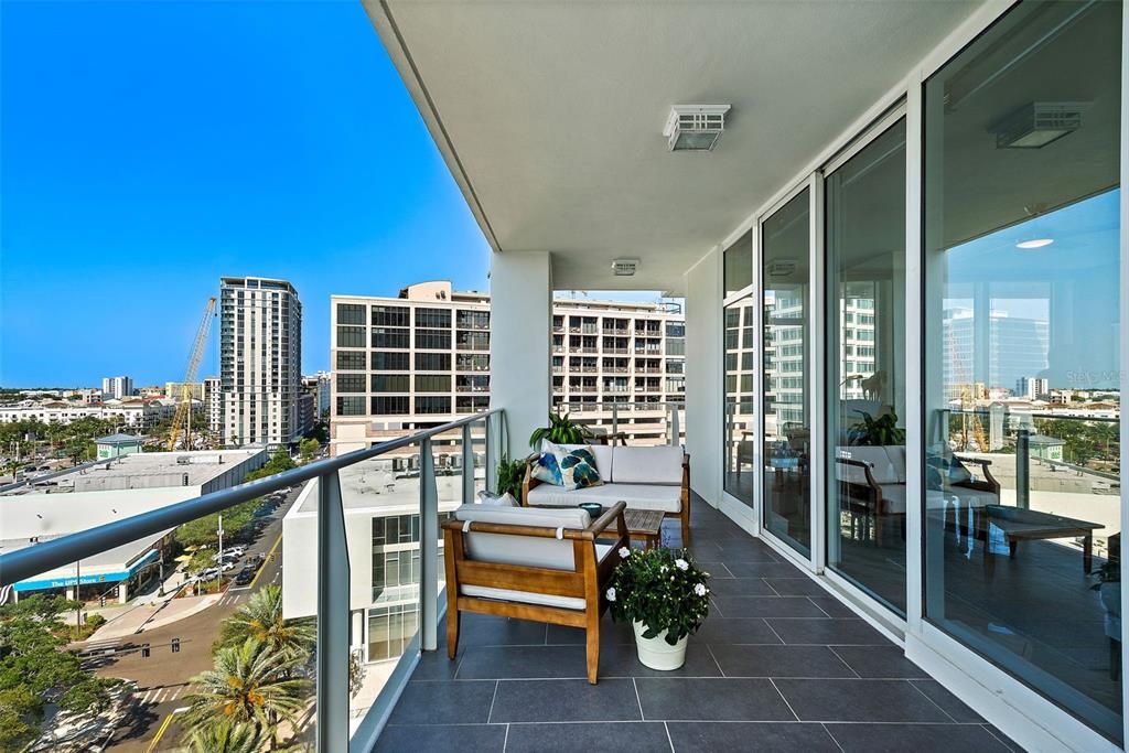 For Rent: $5,795 (1 beds, 1 baths, 1225 Square Feet)