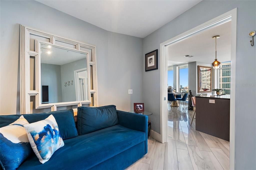 For Rent: $5,795 (1 beds, 1 baths, 1225 Square Feet)