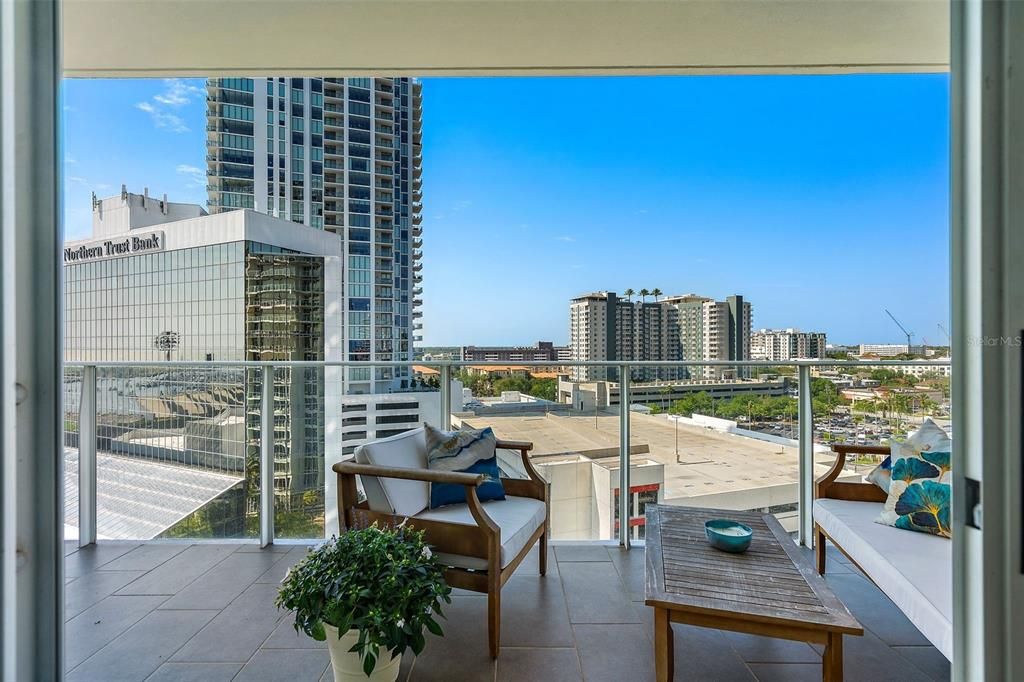 For Rent: $5,795 (1 beds, 1 baths, 1225 Square Feet)