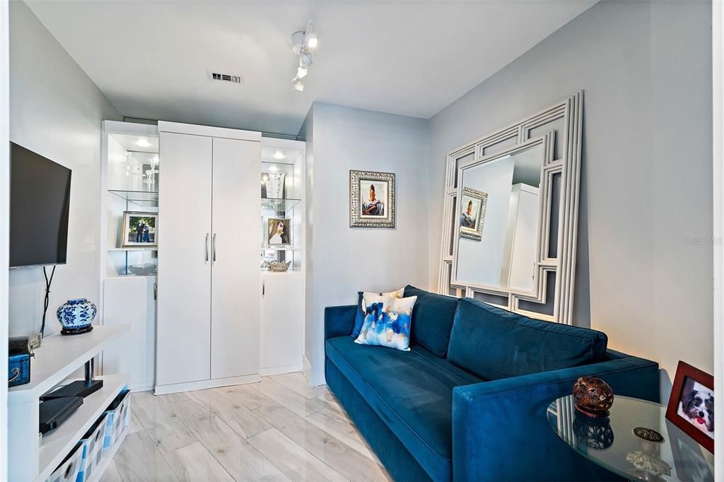 For Rent: $5,795 (1 beds, 1 baths, 1225 Square Feet)
