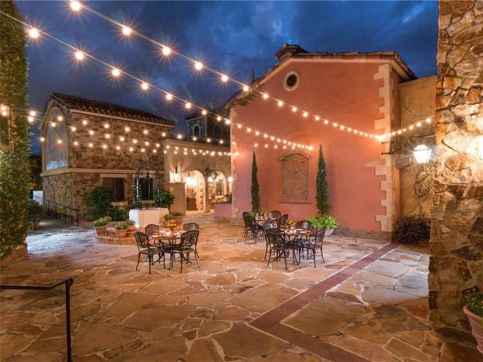 For Sale: $850,000 (4 beds, 3 baths, 2837 Square Feet)