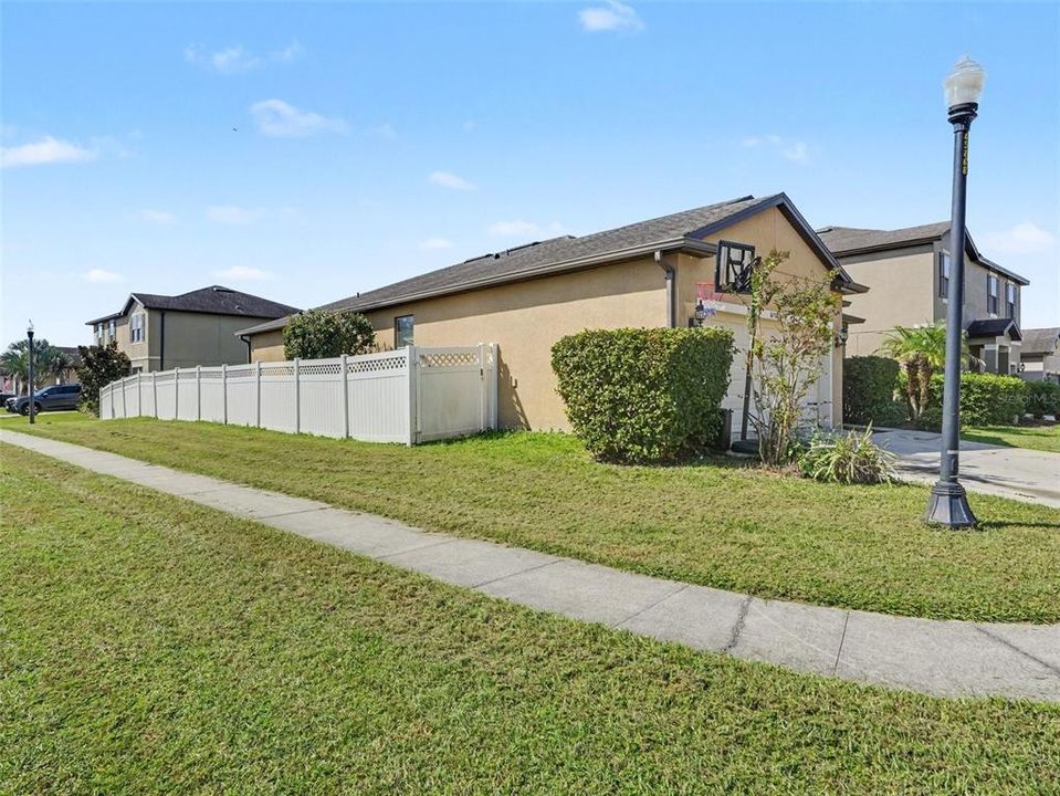 For Sale: $300,000 (4 beds, 3 baths, 1990 Square Feet)