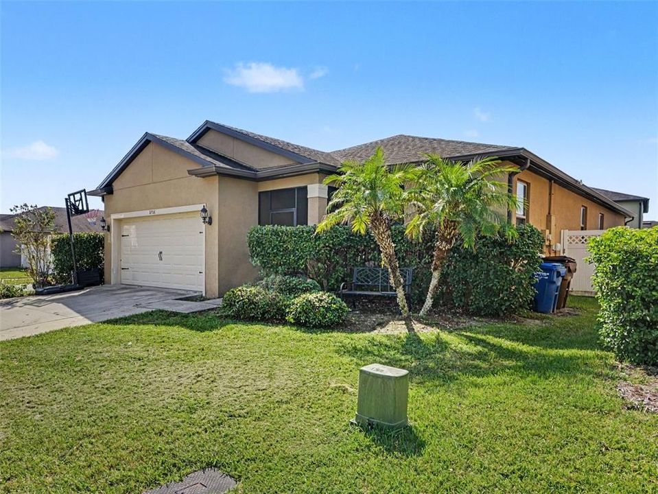 For Sale: $300,000 (4 beds, 3 baths, 1990 Square Feet)