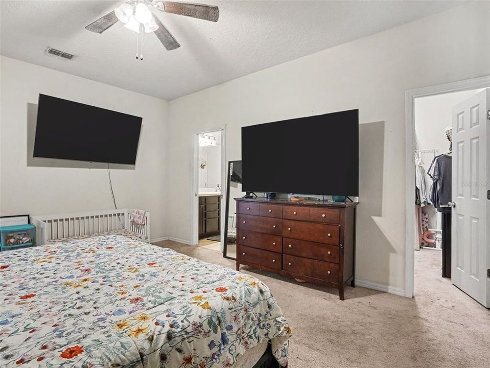For Sale: $300,000 (4 beds, 3 baths, 1990 Square Feet)