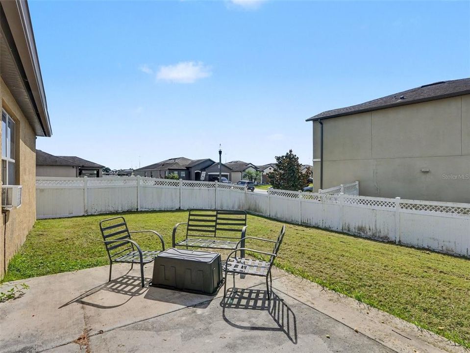 For Sale: $300,000 (4 beds, 3 baths, 1990 Square Feet)