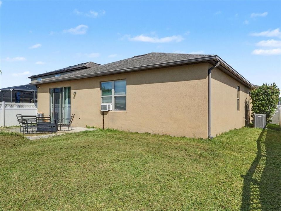 For Sale: $300,000 (4 beds, 3 baths, 1990 Square Feet)