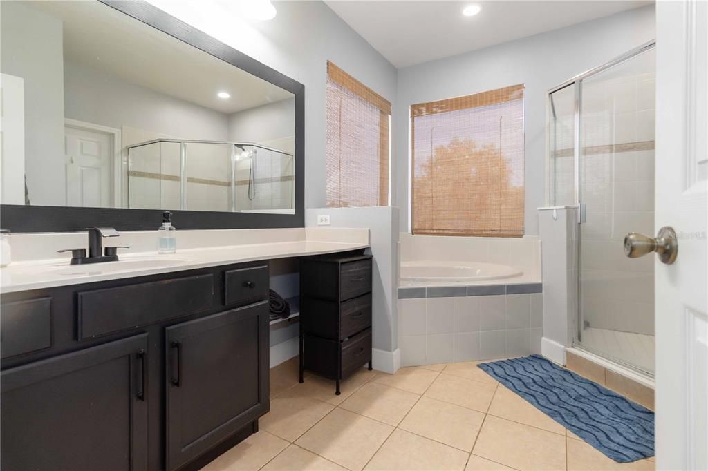 For Sale: $524,900 (5 beds, 3 baths, 3004 Square Feet)
